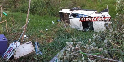 Durante tentativa de ultrapassagem, caminhonete capotou na RO 383 entre Santa Luzia e Rolim de Moura