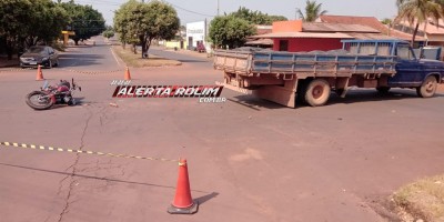 Mulher fraturou a perna após ter moto atingida por caminhonete nesta manhã em Rolim de Moura
