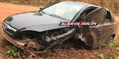 Após ter para-brisas atingido por galinha, motorista perdeu o controle da direção e bateu em árvore na linha 192 em Rolim de Moura