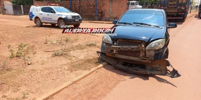 Acidente de trânsito envolvendo dois veículos foi registrado no bairro Cidade Alta em Rolim de Moura