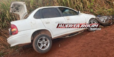 Colisão frontal entre carro e moto na linha 180 deixou três pessoas feridas em Rolim de Moura 