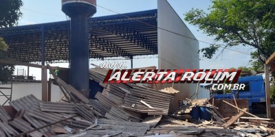 Estrutura de lavador de carros do bairro Cidade Alta desabou e deixou uma pessoa ferida nesta tarde em Rolim de Moura