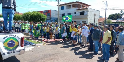 Manifestantes se concentraram em frente ao quartel da Polícia Militar nesta manhã em Rolim de Moura; Veja o vídeo