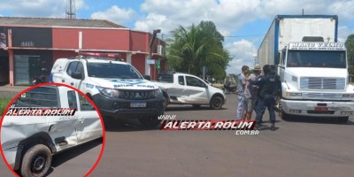 Caminhão atingiu lateral de carro nesta manhã em Rolim de Moura 