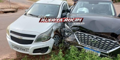 Colisão entre dois carros foi registrada nesta tarde de quinta-feira em Rolim de Moura