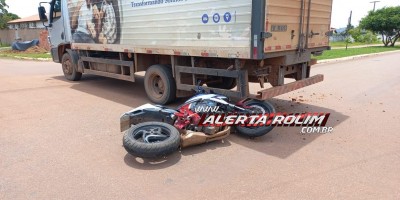 Condutor de CB 1000 ficou ferido após bater na lateral de caminhão que avançou a via neste sábado em Rolim de Moura
