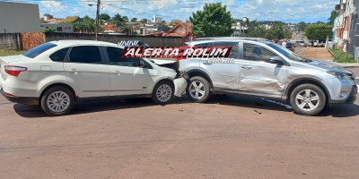 Segundo acidente do dia envolveu dois carros e ocorreu no Centro de Rolim de Moura 