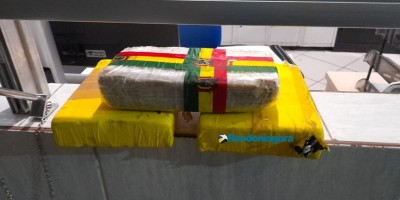 PRF prende mãe e filha com 3kg de droga em taxi na BR-364