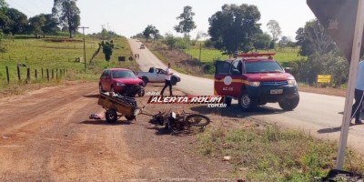 Ocupantes de moto ficaram com ferimentos graves após serem atingidos por carro no baixadão da RO 479 em Rolim de Moura
