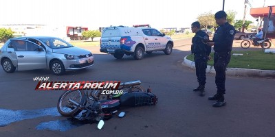 Idoso ficou ferido após ter moto atingida por carro nesta manhã em Rolim de Moura