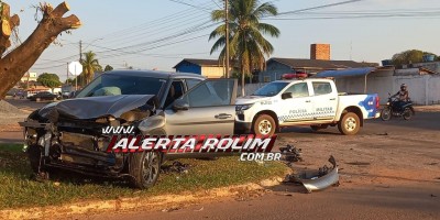 Primeiro acidente do dia envolveu dois carros no Centro de Rolim de Moura 