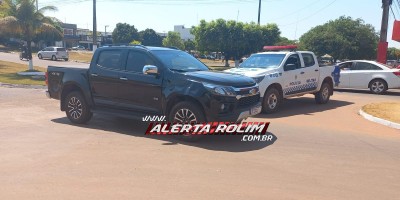 Primeiro acidente do dia envolveu moto e caminhonete no Centro de Rolim de Moura