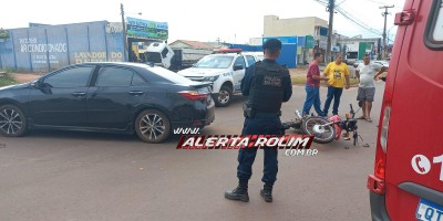 Acidente de trânsito envolvendo carro e moto foi registrado no Centro de Rolim de Moura