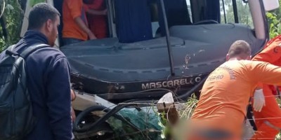 ônibus da Secretaria de Saúde de Rolim de Moura sofreu acidente próximo a Pimenta Bueno