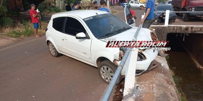 Após perder controle da direção, motorista bateu em mureta de galeria no Centro de Rolim de Moura