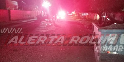 Motociclista foi socorrido após bater em caçamba para entulho que estava na via, em Rolim de Moura