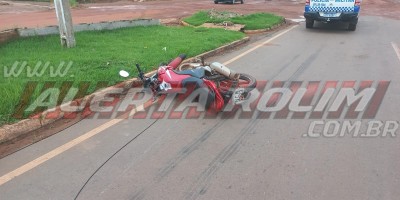 Motociclista fraturou braço após enroscar em fiação e sofrer queda, em Rolim de Moura - Veja o vídeo