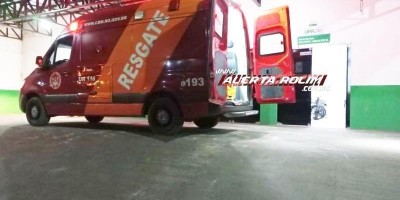 Motociclista fraturou braço e perna ao bater em carro estacionado no bairro São Cristóvão, em Rolim de Moura 
