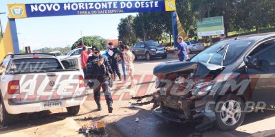 Após perder controle da direção de carro, motorista bateu em táxi na entrada de Novo Horizonte do Oeste 