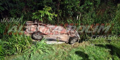 Veículo capotou nesta madrugada em Rolim de Moura e motorista nao foi encontrado no local