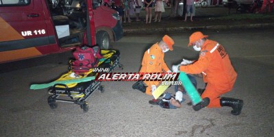 Idoso foi socorrido ao ser atropelado por moto no Centro de Rolim de Moura; Condutora se evadiu do local - Veja o vídeo