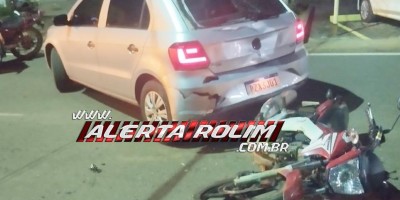 Delivery e esposa ficaram feridos após baterem na traseira de carro que saia de residência, em Rolim de Moura 