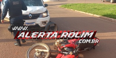 Acidente de trânsito envolvendo carro e moto deixou uma pessoa ferida nesta tarde, em Rolim de Moura