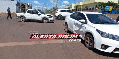 Acidente de trânsito envolvendo dois carros foi registrado nessa manhã, em Rolim de Moura