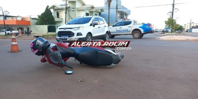 Mulher foi socorrida após acidente de trânsito nessa tarde, em Rolim de Moura