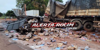 URGENTE - Grave acidente na RO 010 envolvendo 3 carretas deixou um dos motoristas morto,  em Rolim de Moura