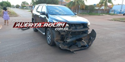 No primeiro acidente do dia, mulher foi socorrida após ser atingida por camioneta, em Rolim de Moura