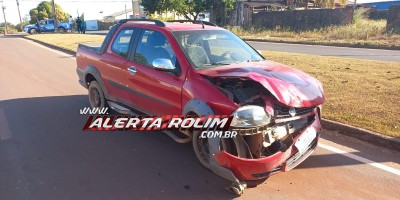 Colisão entre dois Stradas foi registrada nessa tarde no bairro Beira Rio, em Rolim de Moura