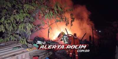 Incêndio em residência foi registrado nessa madrugada no bairro Beira Rio, em Rolim de Moura - Vídeo