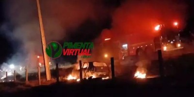 Carro capotou e pegou fogo na RO-47, em Cacoal