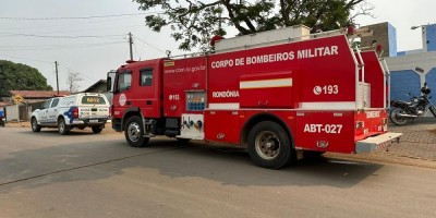 Após desentendimento entre casal, mulher ateou fogo em residência, em Jaru