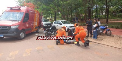 Condutora de moto foi socorrida após bater na traseira de carro, em Rolim de Moura