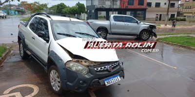 Acidente de trânsito envolvendo dois carros foi registrado nesta manhã, em Rolim de Moura