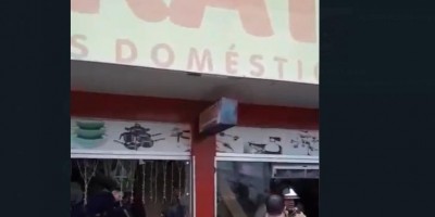 Estrutura de loja desabou nesta tarde em Cacoal - Video