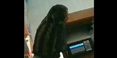Durante madrugada, mulher invadiu e cometeu furto na Clínica Veterinária Anjos de Patas de Alta Floresta - Veja o vídeo