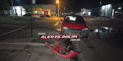 Acidente de trânsito envolvendo dois carros foi registrado nesta noite no Centro de Rolim de Moura