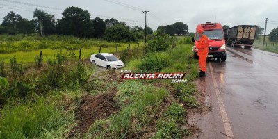 Carro saiu da pista nesta sexta-feira na RO 010, em Rolim de Moura 