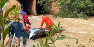Mãe e filha morreram após carro cair em rio, em Cerejeiras 