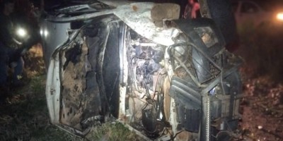 Veículo capotou no começo da noite de sexta-feira próximo a Santa Luzia do Oeste
