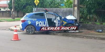 Vídeo - Policiais são socorridos após acidente com viatura na tarde desta quinta-feira, em Rolim de Moura