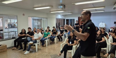 Gerente do Controle de Trânsito ministra palestra para colaboradores da Falcão Confecções de Rolim de Moura