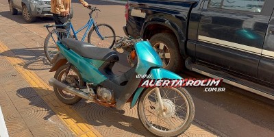 Motociclista fica ferida após perder o controle e atingir poste no centro de Rolim de Moura