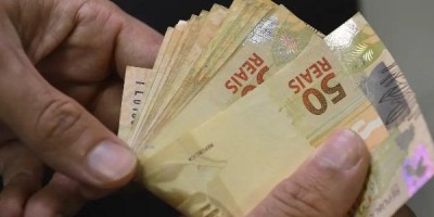 Salário mínimo deverá subir para R$ 1.741 em 2027