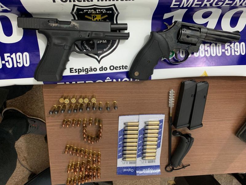 Foragido da Justiça do Estado do Paraná é preso pela PM em Espigão do Oeste com armas de fogo e várias munições