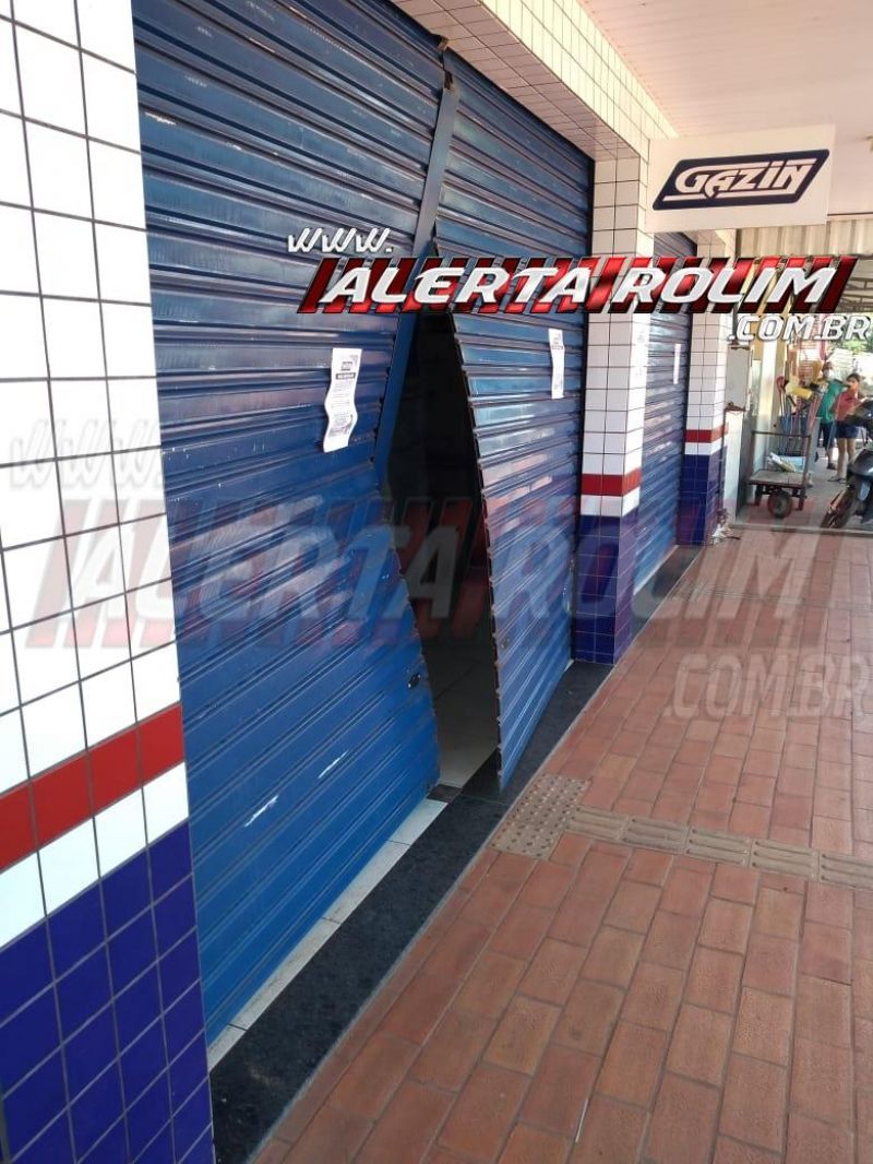 Portas são arrombadas e tentativa de furto é registrada na loja Gazin do Bairro Cidade Alta, em Rolim de Moura