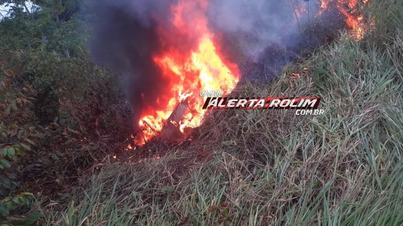 Carro pegou fogo após colisão com outro veículo neste sábado na RO 010 em Novo Horizonte 